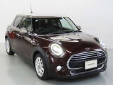 フロントフェイスはMINIアイコンとして永らく愛されるデザイン性の良さと、ブランドの魅力を感じる事ができます。