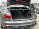 開口部が低く設定されているので、荷物の積み下ろしがスムーズに行えます。更に分割可倒式リアシートの採用でシートのバックレストを倒すと、大きく長い荷物も積み込めます。