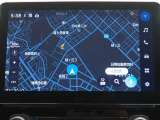 ディスプレイオーディオ(コネクティッドナビ対応)PLUS搭載。T-Connectご契約で2028年9月まで無償で利用できるナビ(期限到来後は有償)と、解約後も利用できる車載ナビが搭載されています。