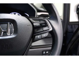Hondaセンシングの機能のひとつ、アダプティブクルーズコントロール付!アクセルから足を離しても設定したスピードと前車との車間を保ち走行してくれます!車線維持もアシスト☆高速道路で疲労軽減ですね☆