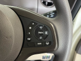 【ACC〈アダプティブ・クルーズ・コントロール〉】アクセルペダルを踏まずに設定した車速を保つクルーズコントロールに、前走車を検知する機能を追加。車速と車間を適切に制御することを支援します。