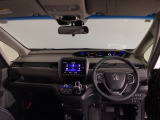 【前方視界】開放的な前方視界!運転がしやすく疲れにくいです♪窓が大きく、見通しがとっても良いおクルマですよ♪