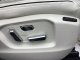 パワーシートを装備!体格や好みに応じたポジションをスムーズに調整できます。