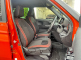 体を包み込む形のシートなので、長時間運転しても疲れません。
