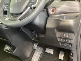 高速で便利なETCがあり、便利なパワースライドドアや、横滑りを防ぐVSAなどのスイッチは、運転席の右側、手の届きやすい位置にあります。