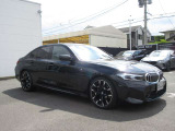 存在感ある佇まいと計算されたフォルムが印象的。走り出した瞬間からBMWならではの軽快なドライビングを楽しめます。