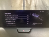 ハンドル操作をアシストすることにより車線からの逸脱回避を支援します。