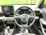 インテリアに合わせたデザインのステアリングは、運転される方のことも考え、運転しやすい形状、大きさです。是非一度、実際に触ってお確かめください。