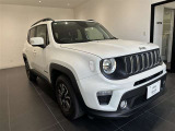 【ホイールアーチ】台形ホイールアーチはJeep伝統のデザインです。採用している理由は諸説ありますが、オフロードを走行する際にタイヤとボディが干渉しあわないよう配慮した作りにするためとなります。