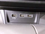 便利な充電用USBジャックも付いています。