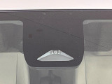 【トヨタセーフティセンス】走行中に前方の車両等を認識し、衝突しそうな時は警報とブレーキで衝突回避と被害軽減をアシスト。より安全にドライブをお楽しみいただけます。