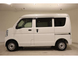 大きく開くスライドドアで、横からも荷物を積みやすくなっています。