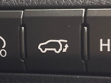【パワーバックドア】スマートキーや運転席のボタンを押すだけでリアゲートが自動で開閉します!荷物を持っている時や、高い位置にあるバックドアを閉める際に便利な機能です♪