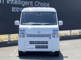 フロントガラスの上部には衝突軽減ブレーキの装置も付いており、より安全に運転を楽しんでいただくことができます。
