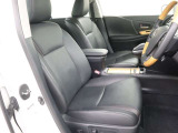 包み込むようなホールド感のあるシートでお車の操作性だけでなく、運転中の疲れも軽減!長時間の運転やお体をしっかりサポートします!