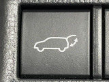 【パワーバックドア】スマートキーや運転席のボタンを押すだけでリアゲートが自動で開閉します!荷物を持っている時や、高い位置にあるバックドアを閉める際に便利な機能です♪