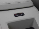 リアシートにもシートヒーターを装備。4席全てで独立した調整が可能です。