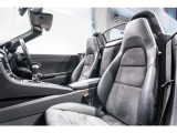 シートヒーター搭載で、寒い時期でも素早く快適に、運転をお楽しみいただけます。