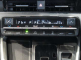 左右独立温度コントロールフルオートエアコンです。運転席、助手席それぞれで独立して温度設定ができます。冷え性の方が乗っても安心ですね♪