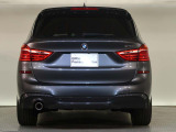 【キドニーグリル】BMWの代名詞。一目見ただけでBMWであると認識できる確固たるアイコンとして存在感を放ちます。