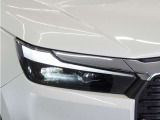 【LEDヘッドライト+デイタイムランニングランプ】主流のLEDヘッドライトに、日中でも他者からの視認性を良くするデイタイムランニングランプ装備!スタイリッシュでかっこよく仕上がっています。