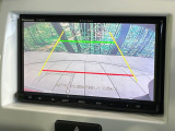 【バックカメラ】駐車時に後方がリアルタイム映像で確認できます。大型商業施設や立体駐車場での駐車時や、夜間のバック時に大活躍!運転スキルに関わらず、今や必須となった装備のひとつです!
