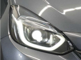 【LEDヘッドライト+デイタイムランニングランプ】主流のLEDヘッドライトに、日中でも他者からの視認性を良くするデイタイムランニングランプ装備!スタイリッシュでかっこよく仕上がっています。