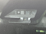 【トヨタセーフティセンス】走行中に前方の車両等を認識し、衝突しそうな時は警報とブレーキで衝突回避と被害軽減をアシスト。より安全にドライブをお楽しみいただけます。