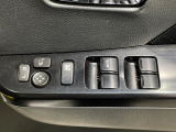 【電動格納ミラー】サイドミラーは電動格納式となっており、狭い駐車場でもキズがつくリスクを抑えられます。