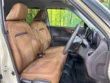 運転席シート廻りは使用感も少なく、良好な状態となっています。前オーナー様が丁寧に使っていたことがよくわかりますね。