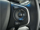 ◆アダプティブクルーズコントロール◆予め設定した車速内でクルマが自動的に加減速。前走車との適切な車間距離を維持しながら追従走行します。【LKAS】車線維持支援システムでステアリング操作を支援。