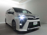 高輝度で点灯速度が速く、しかも消費電力の少ないLEDヘッドライトが装備されています!LEDの明るい光が走行中の視界の確保をサポートして、夜のドライブがより楽しく安全に運転できます♪