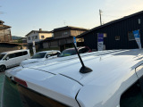 目立つキズ凹み等はありませんが、中古車という商品の特性ルーフには子キズや塗装しみがあります