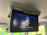 【フリップダウンモニター】大画面モニターで後席でもエンタメをお楽しみいただけます。小さなお子様にも大人気の装備です♪