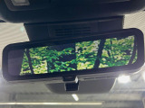 【デジタルインナーミラー】後席の大きな荷物や同乗者で後方が確認しづらい時でも安心!カメラが撮影した車両後方の映像をルームミラー内に表示。クリアな視界で状況の確認が可能です!