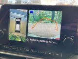 【アラウンドビューモニター】専用のカメラにより、上から見下ろしたような視点で360度クルマの周囲を確認することができます☆死角部分も確認しやすく、狭い場所での切り返しや駐車もスムーズに行えます。