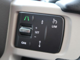 アダプティブクルーズコントロールは、前方の車両の速度に合わせて安全な車間を保ち、先進のクルージングをサポート。安心ができ、より快適なドライブをサポートいたします。
