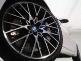 BMWならではの卓越した走りを支えるホイールと足回りです!日本車の走りに慣れている方にもぜひ体感して頂きたいほど、高いレベルでまとまっています!