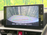 【バックカメラ】駐車時に後方がリアルタイム映像で確認できます。大型商業施設や立体駐車場での駐車時や、夜間のバック時に大活躍!運転スキルに関わらず、今や必須となった装備のひとつです!