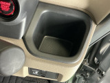 ドリンクホルダー/小物入れにもなって便利です