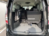 後部座席をシートアレンジすれば、大きい荷物も楽々積めますよ!