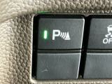 パーキングセンサーシステムは走行中に障害物が迫ると音と表示でお知らせ、低速走行時時の安心感を高めます