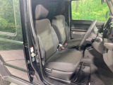 運転席シート廻りは使用感も少なく、良好な状態となっています。前オーナー様が丁寧に使っていたことがよくわかりますね。