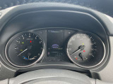 視認性の高いメーターで運転情報を的確に把握できます