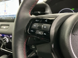 ステアリングにオーディオ操作スイッチが付いています。オーディオ画面に直接タッチしなくても操作が出来ますので、運転に集中できます。