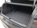 ゆとりと実用性を追求したトランクルームは、後席6:4分割可倒式シートを採用することにより、様々な空間アレンジが可能となっています。