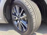 純正18インチアルミホイールでスタイルバッチリ!215/50R18タイヤです