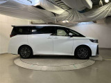 運転席側も電動スライドドアになってます。ショッピングなどでのお買い物時手がふさがっていてもドアに軽く触れるかリモコンで開閉できるので便利です!