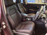 本革セパレートシートは、運転席8ウェイ、助手席4ウェイのパワーシートです。