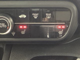 運転席と助手席にはシートヒーターが付いています☆寒い時期に腰周りを温めてくれるので体全体が温まりやすいのは勿論、暖房と違い顔に風が当たらないので、乾燥肌やドライアイの方でも大丈夫☆